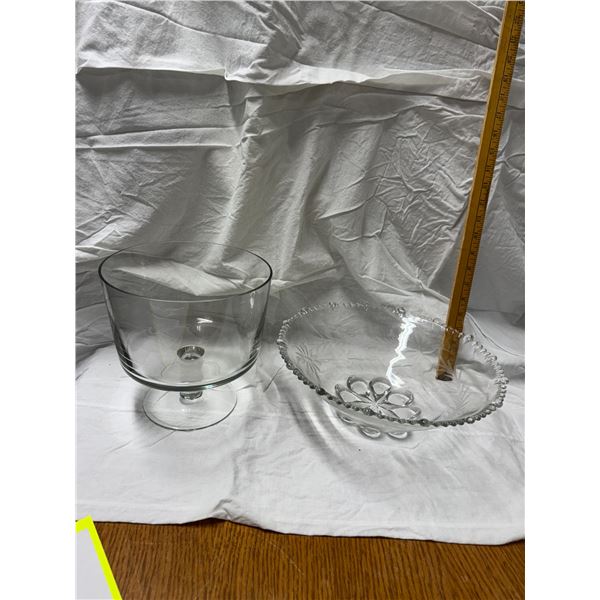 Bowl and pedestal dessert dish