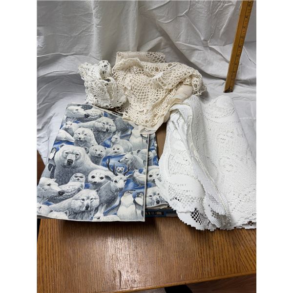 Placemats and doilies