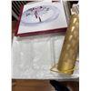 Image 4 : Christmas decor and platters gold ribbon