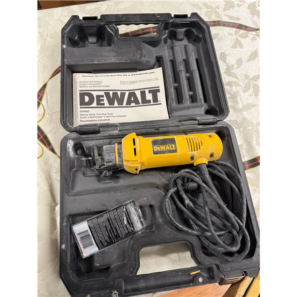 DeWalt cut out tool
