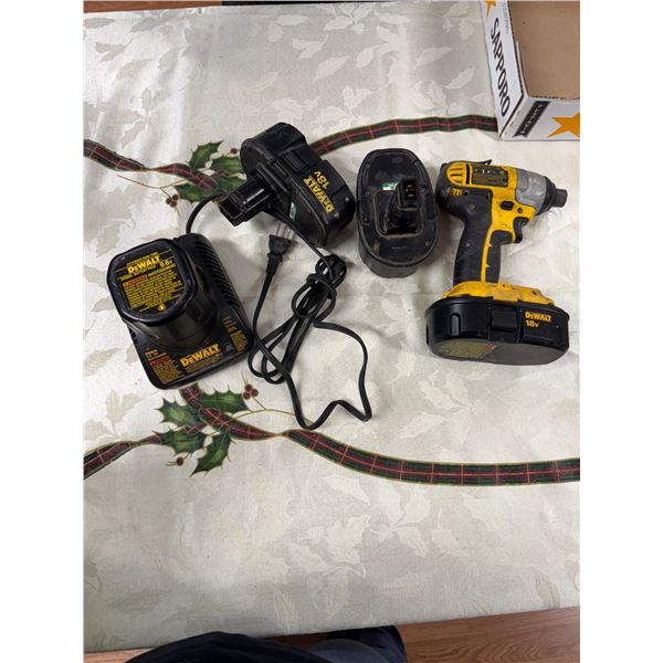 Dewalt 1/4 inch cordless impact driver with batteries and charger tested working