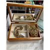 Image 1 : Jewelry box and contents