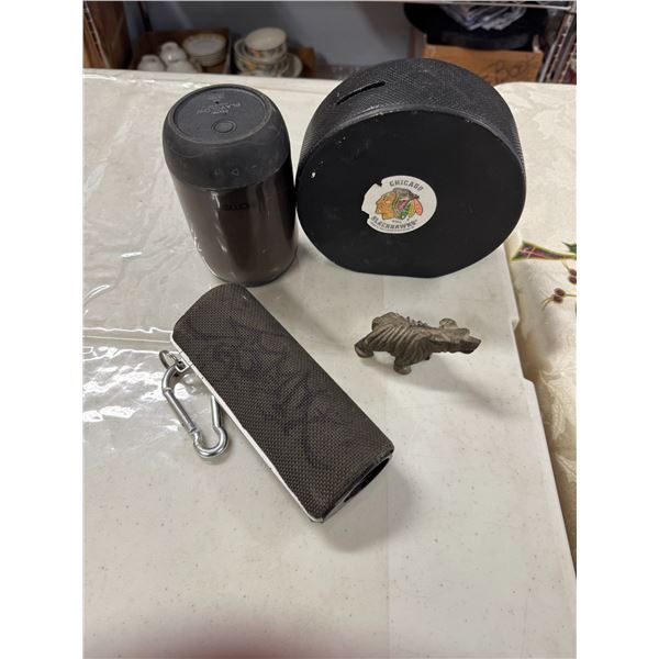 Speakers coin bank and animal figure