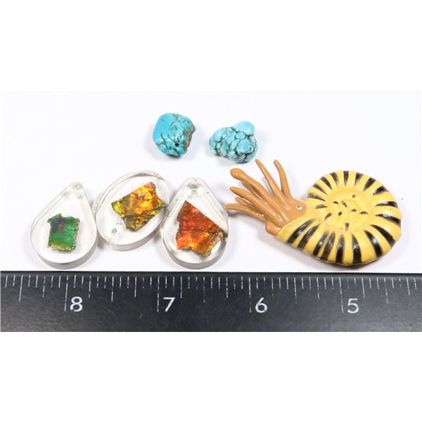 THREE AMMOLITE CHIPS IN RESIN, ONE AMMONITE
