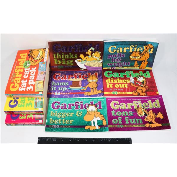 LARGE LOT OF GARFIELD COMIC BOOKS