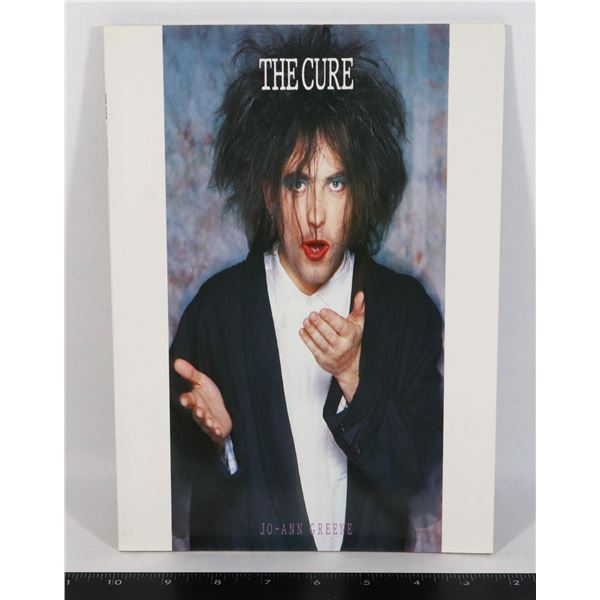 GOTH BAND - THE CURE / ROBERT SMITH BOOK