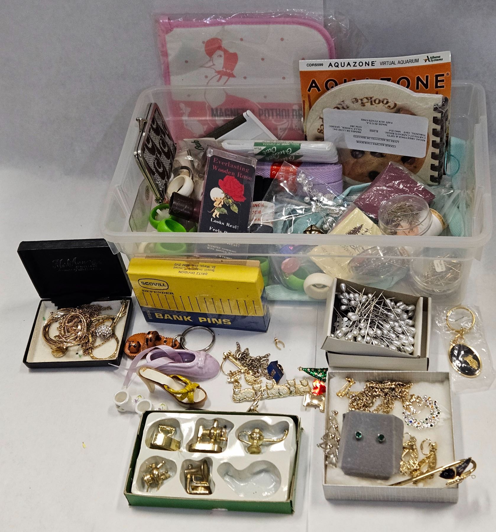 VINTAGE COLLECTIBLE JEWELRY WITH MINI ITEMS