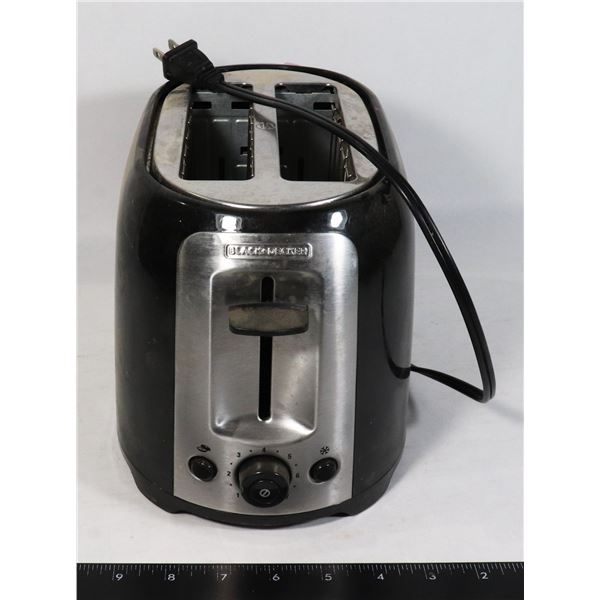 BLACK & DECKER TOASTER