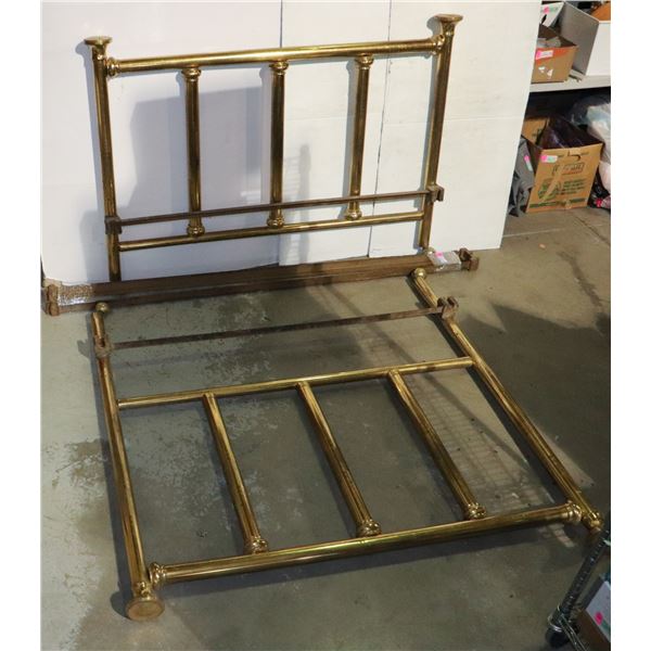 ANTIQUE BRASS BED FRAME DOUBLE SIZE HAS CASTORS,