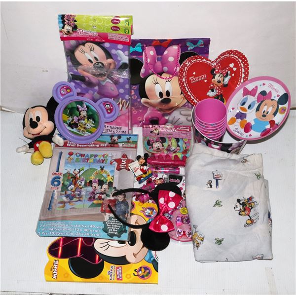 MINNIE MOUSE THEMED DECORATIONS AND KITCHENWARE