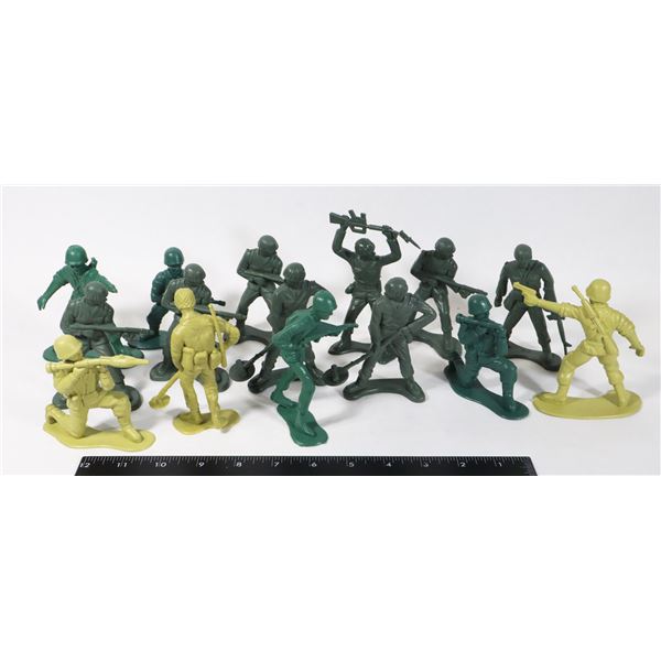 LOT OF LARGE PLASTIC TOY SOLDIERS