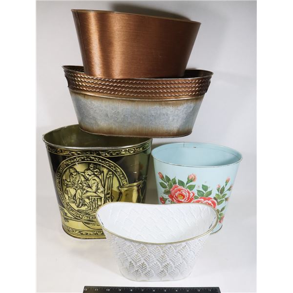 FLAT OF METAL STORAGE BASKETS