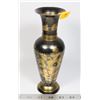 Image 1 : 8" TALL DECORATIVE VASE