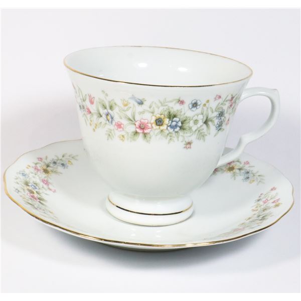DAINTY FLOWER PATTERN TEACUP AND SAUCER