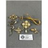 Image 2 : Large Lot of Vintage Brooches Some English Porcelain