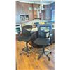 Image 1 : PAIR OF BLACK MESH BACK GAS LIFT OFFICE CHAIRS