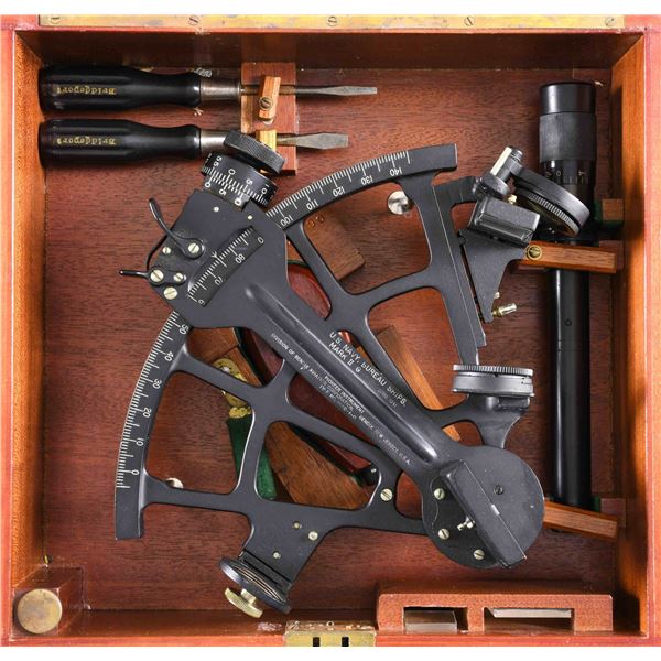 US NAVY WWII MARK II PIONEER SEXTANT WITH CASE. - Poulin Auctions