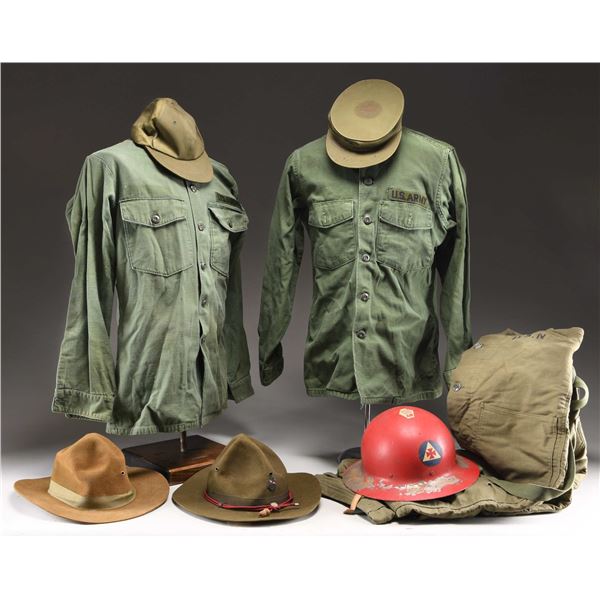 US MILITARY UNIFORMS & HEADGEAR.