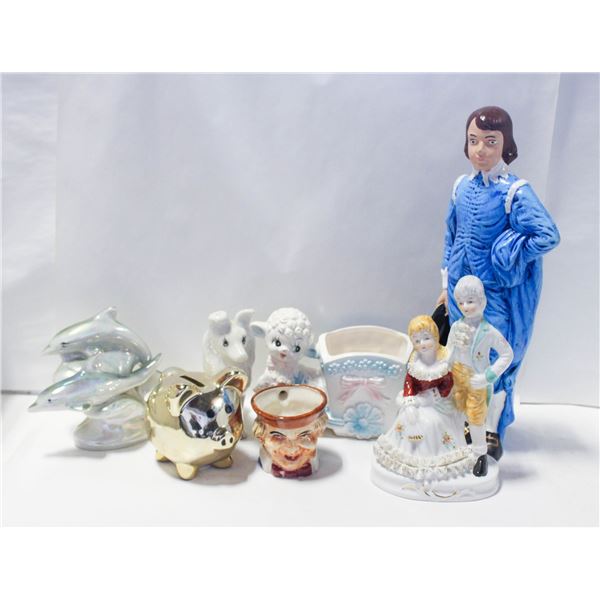 BOX OF VINTAGE ITEMS INCLUDNG