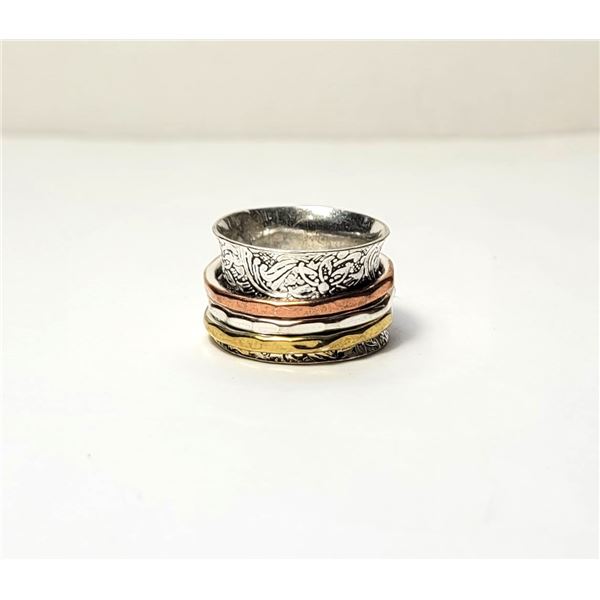 19)  HEAVILY CARVED SIZE 7.5 1/2  WIDE SPINNER RI