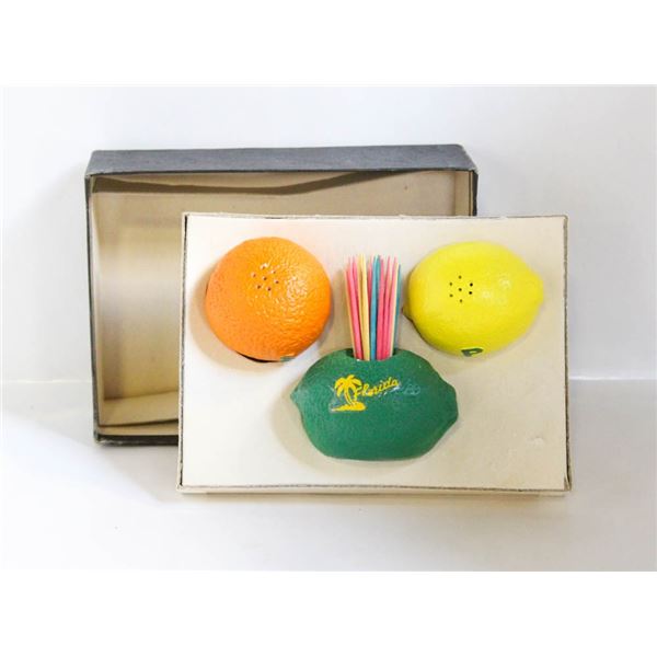 VTG 60'S FLORIDA SALT & PEPPER SHAKERS W/TOOTHPICK