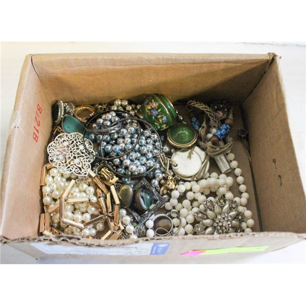 BOX WITH VINTAGE JEWELRY