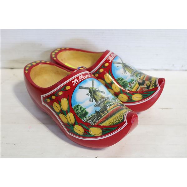 NEW HOLLAND CLOGS WITH CERTIFICATE OF