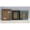 Image 1 : 3 DISTRESSED PASTEL PICTURE FRAMES