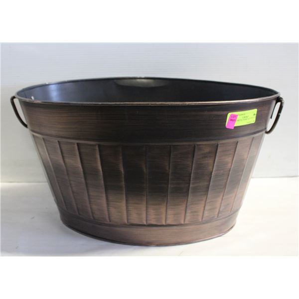 LARGE METAL HOME ACCENTS TUB