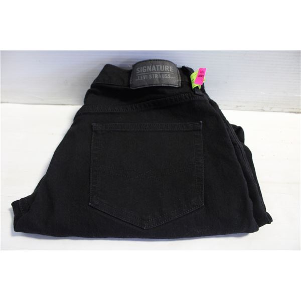 MENS LEVIS STRAUSS SIGNATURE JEANS 32/30