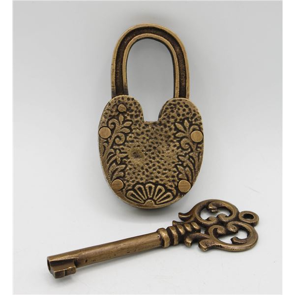 VICTORIAN ANTIQUE PADLOCK WITH KEY