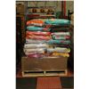 Image 1 : PALLET OF ASSORTED BRANDS AND KG PET FOOD