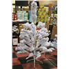 Image 1 : NEW WHITE ARTIFICIAL 5.5FT TALL CHRISTMAS TREE