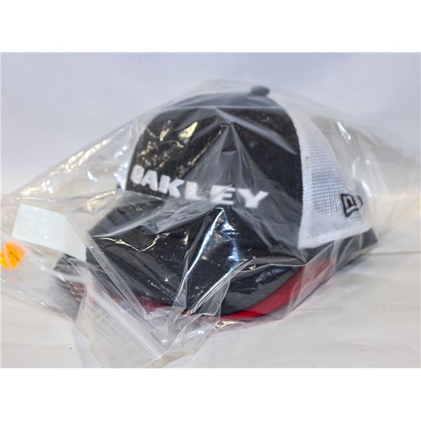 3 HATS INCLUDING OAKLEY + 2 FLAT BRIM