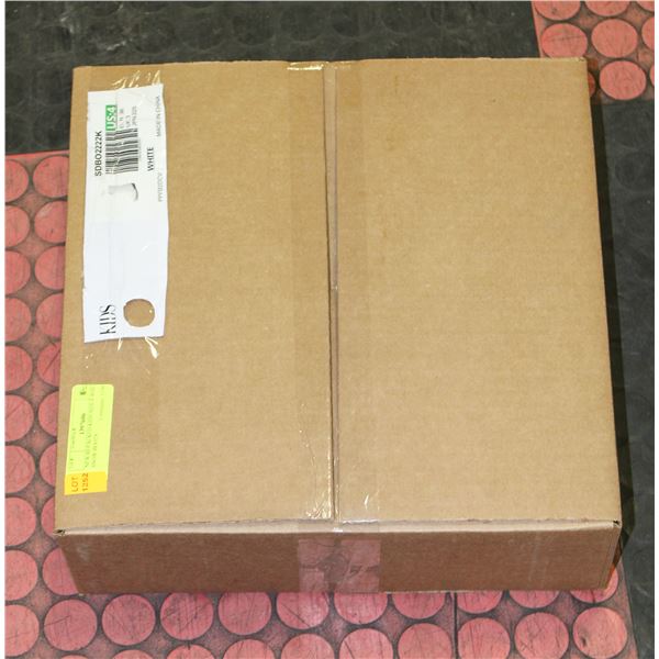 NEW REPACKED KIDS SIZE 4 WHITE SNOW BOOTS