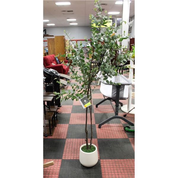 NEW OAKRED ARTIFICIAL TREE WITH POT