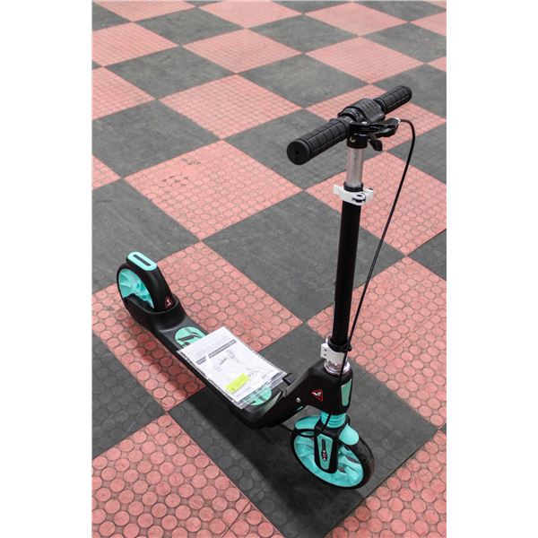 NEW RUNNERS SPORT SCOOTER WITH SMALL DAMAGE TO