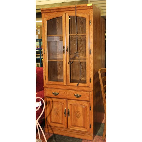 CABINET WITH INNER LIGHTING