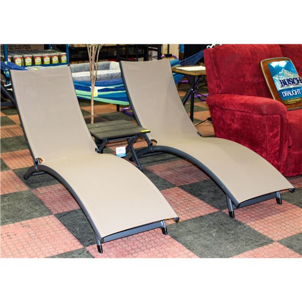 NEW VIVERE PATIO / LAWN LOUNGE CHAIR SET INCLUDES