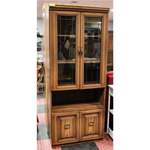 CABINET WITH INNER LIGHTING