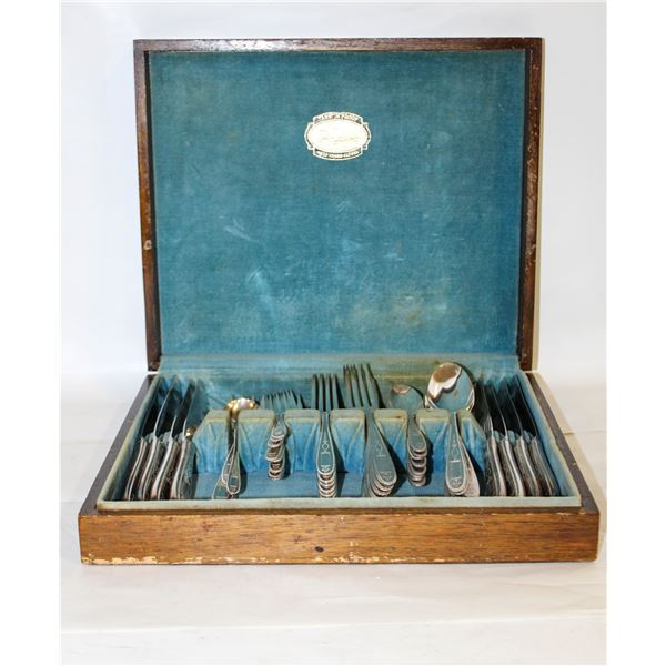 ESTATE VERY OLD WOODEN BOX WITH