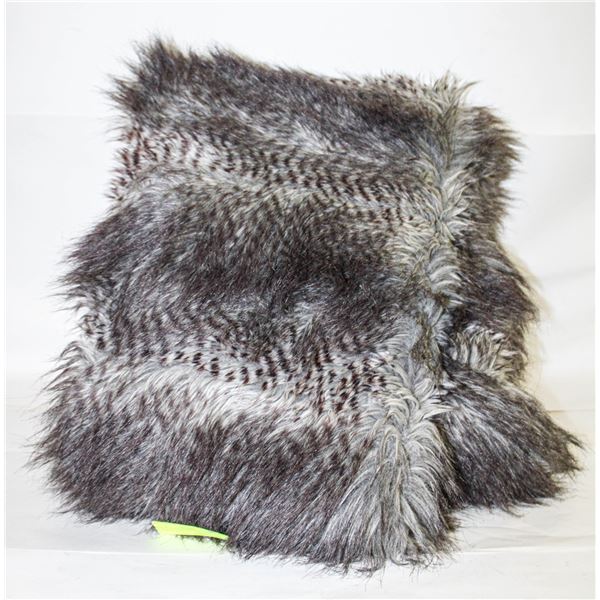 BELLA LUX FAUX FUR SHOWHOME BLANKET-ESTATE