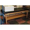 Image 1 : MASSAGE TABLE