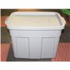 Image 1 : NEW RUBBERMAID 68L ROUGHNECK TOTE WITH LID