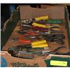 Image 1 : FLAT WITH ASSORTMENT OF 19 HAND TOOLS -