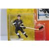 Image 3 : Starting Lineup 1994 Edition Luc Robitaille Hockey Figure and Trading Card
