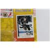 Image 4 : Starting Lineup 1994 Edition Luc Robitaille Hockey Figure and Trading Card