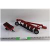 Image 1 : (2) Farm Equipment/Farm Trailer Toys