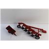 Image 4 : (2) Farm Equipment/Farm Trailer Toys