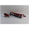 Image 5 : (2) Farm Equipment/Farm Trailer Toys